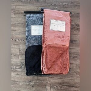 NWT Ellen Tracy Crushed Velvet Throw blanket